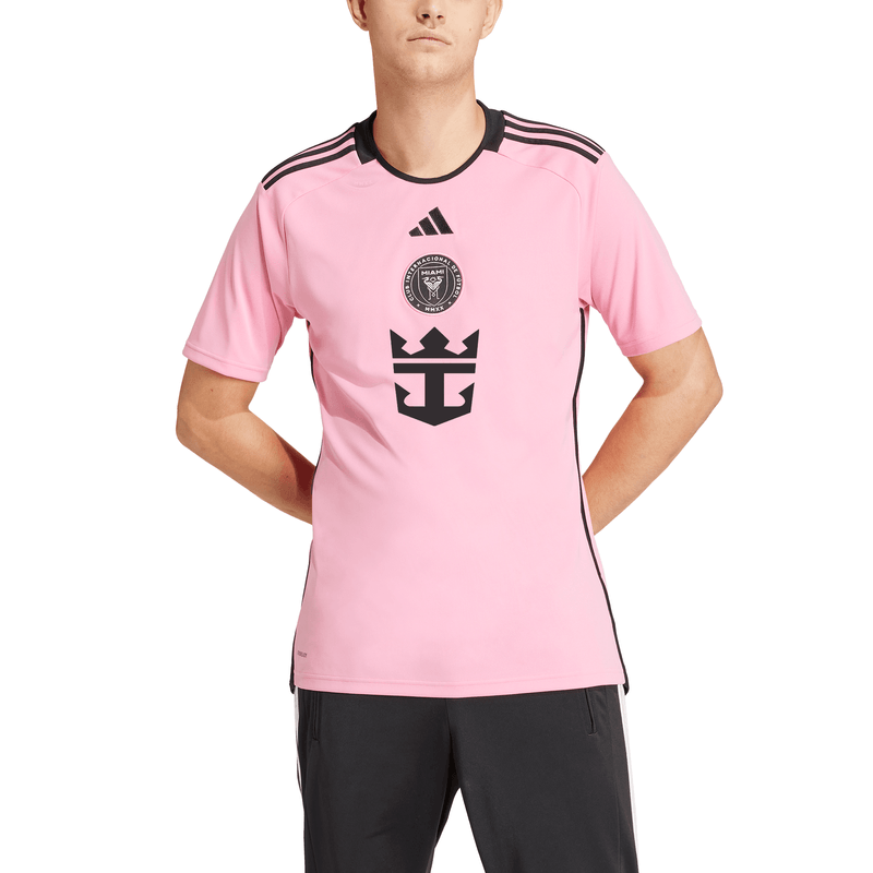 IU0190-5-APPAREL-On-Model-Front-View