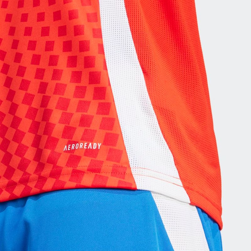 IP8455_10_APPAREL_On-Model_Detail-View-2