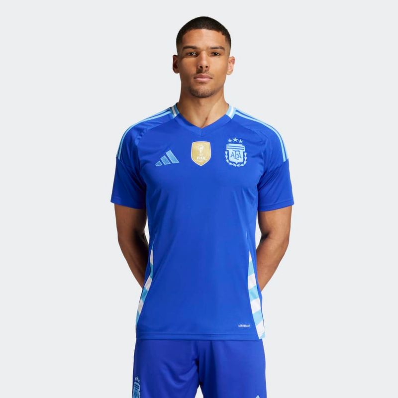 IP8413_4_APPAREL_On-Model_Standard-View