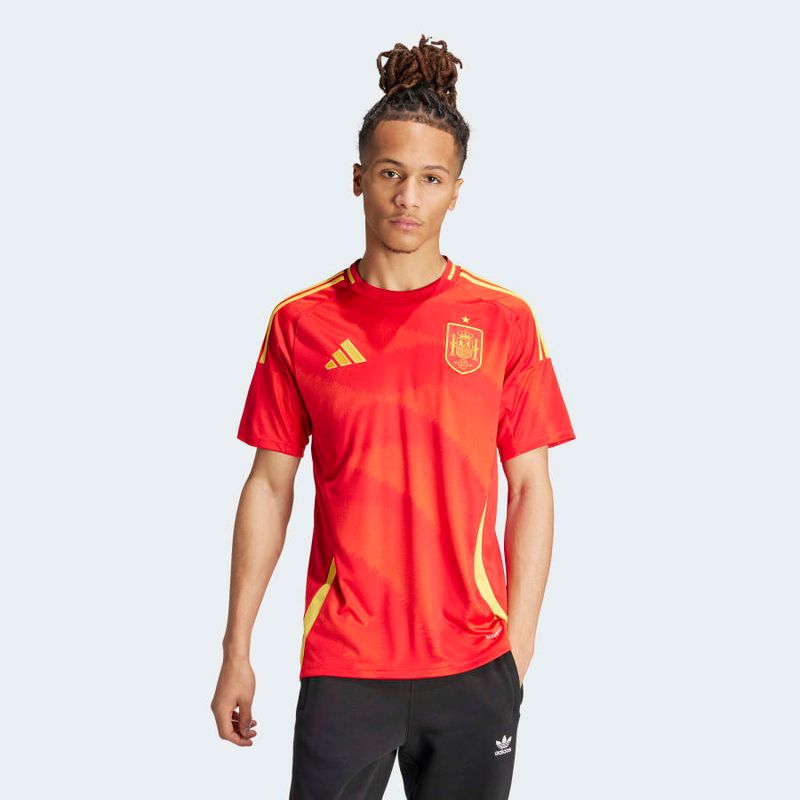 IP9331_4_APPAREL_On-Model_Standard-View