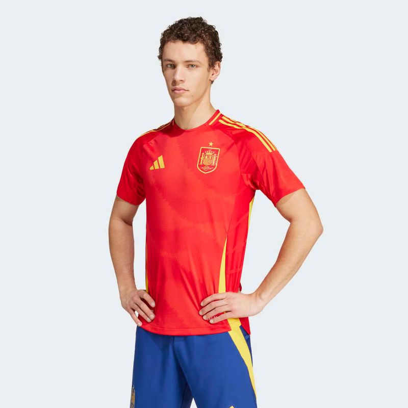 IP9333_4_APPAREL_On-Model_Standard-View
