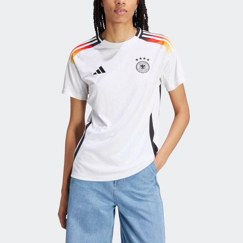 IP6131_5_APPAREL_On-Model_Front-View