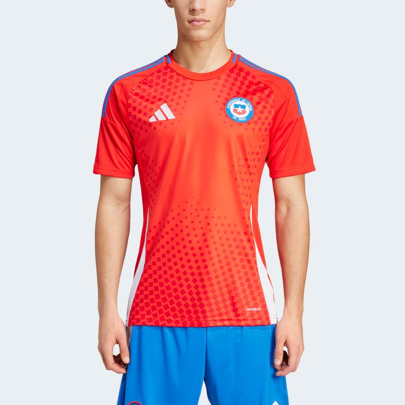 IP8455_5_APPAREL_On-Model_Front-View