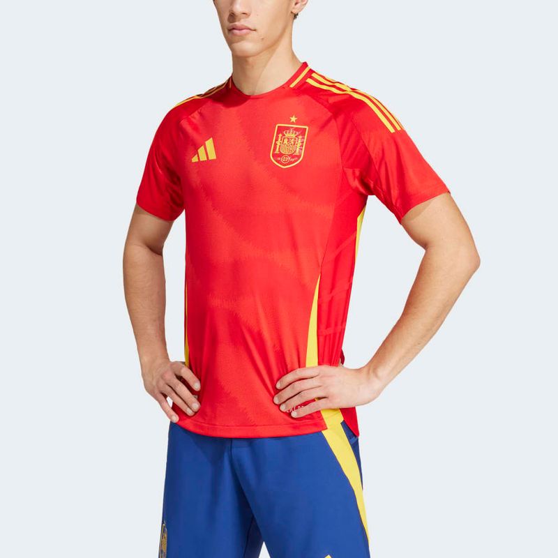 IP9333_5_APPAREL_On-Model_Front-View