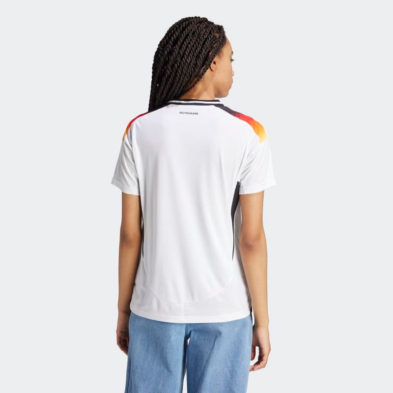IP6131_6_APPAREL_On-Model_Back-View