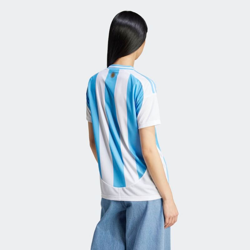 IP8386_6_APPAREL_On-Model_Back-View