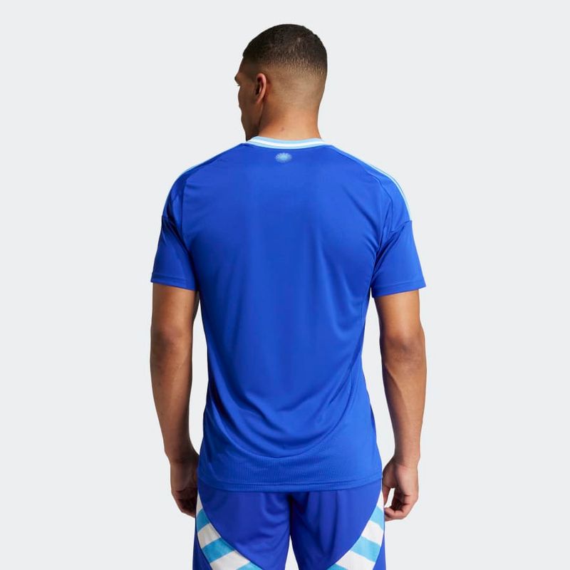 IP8413_6_APPAREL_On-Model_Back-View