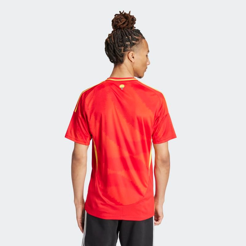 IP9331_6_APPAREL_On-Model_Back-View