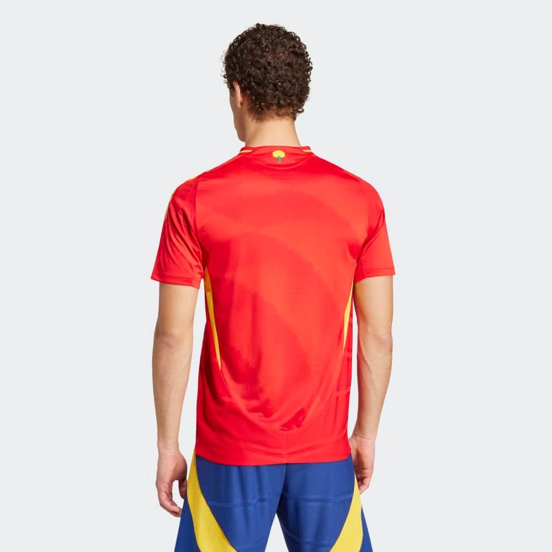 IP9333_6_APPAREL_On-Model_Back-View