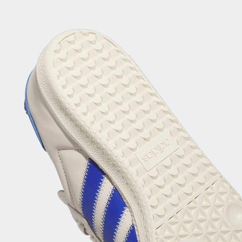 IG2088_9_FOOTWEAR_Photography_Detail-View-2_grey