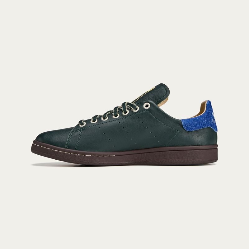 IH3433_5_FOOTWEAR_Photography_Side-Medial-Center-View_grey