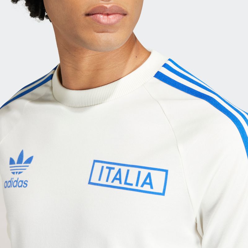 IS0618_7_APPAREL_On-Model_Detail-View-1_grey