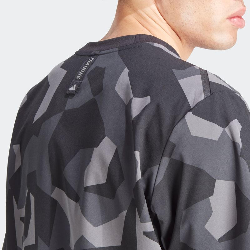 IP9195_7_APPAREL_On-Model_Detail-View-1_grey
