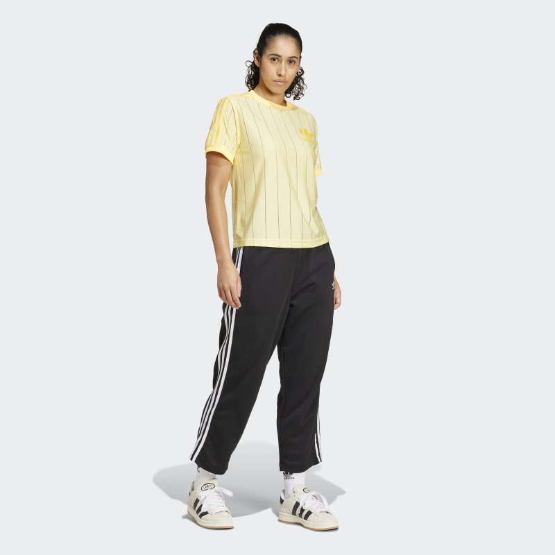 IT9869_6_APPAREL_On-Model_Walking-View_grey