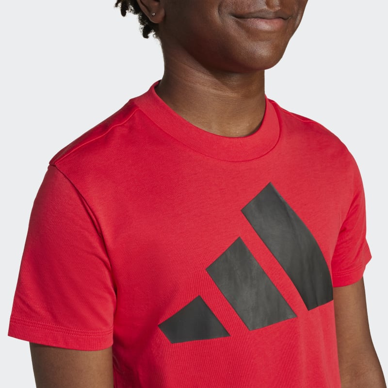 JC9664_5_APPAREL_On-Model_Detail-View-1_grey.jpg