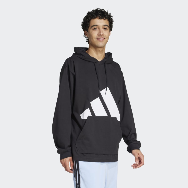 IN6183_4_APPAREL_On-Model_Walking-View_grey.jpg