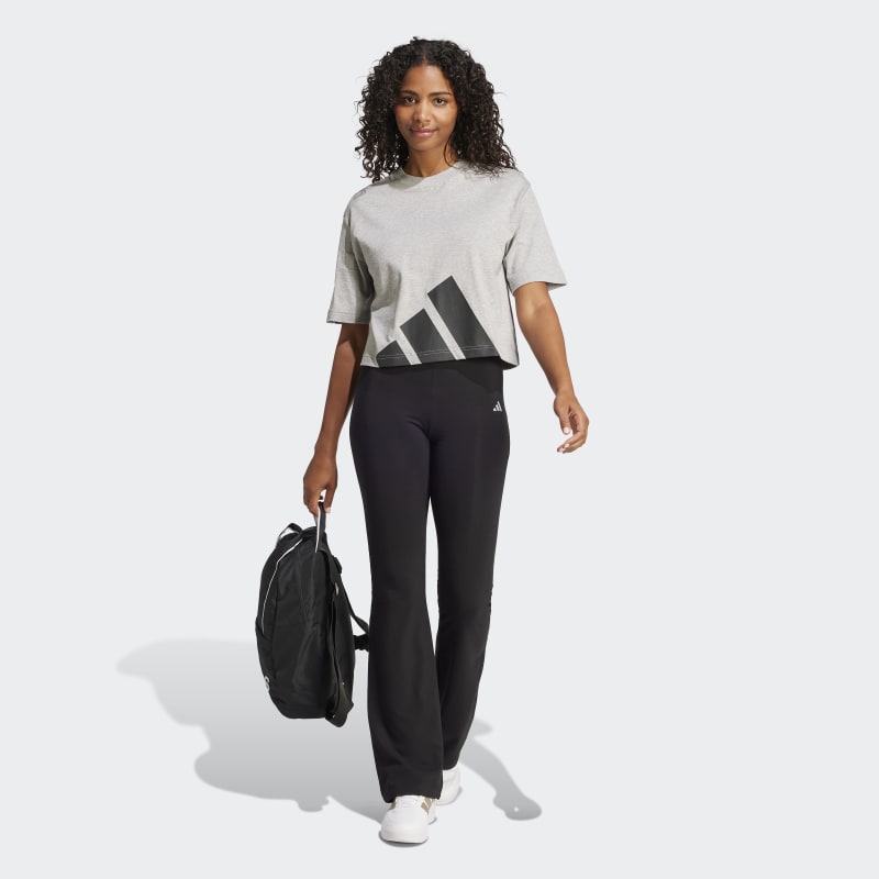 JG8738_6_APPAREL_On-Model_Standard-Outfit-View_grey.jpg