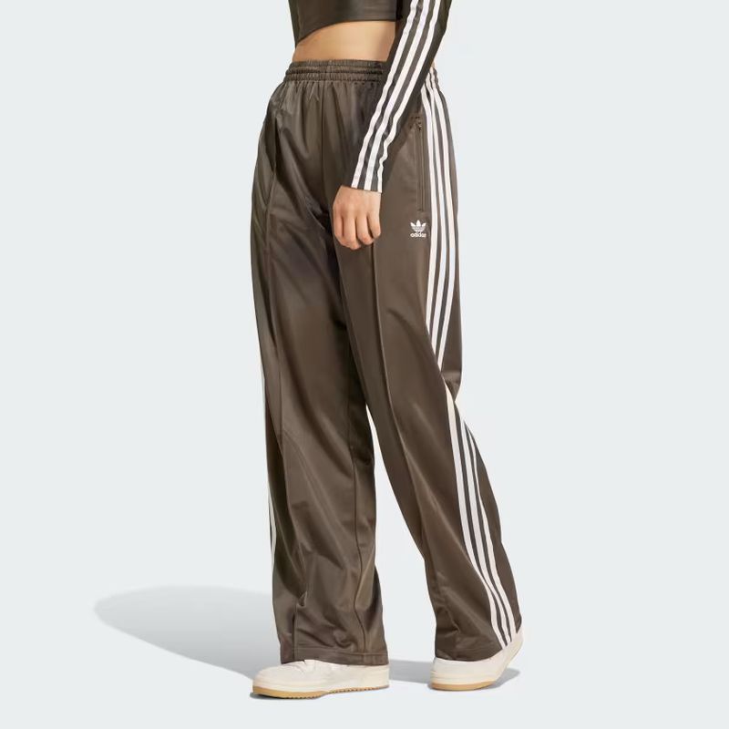 Pants_deportivos_Firebird_Holgado_Verde_IY4721_21_model.jpg