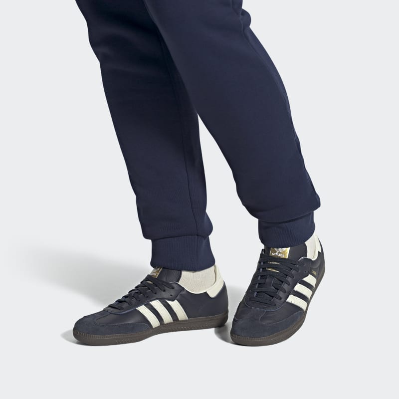 ID2056_11_FOOTWEAR_On-Model_Front-View_grey.jpg