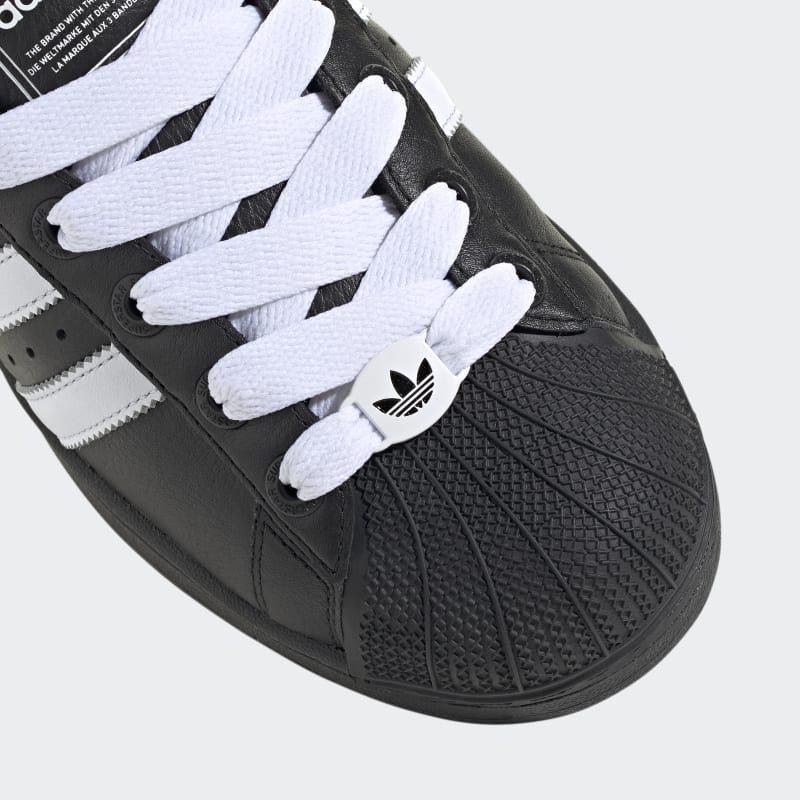 JI3538_9_FOOTWEAR_Photography_Detail View 2_grey.jpg