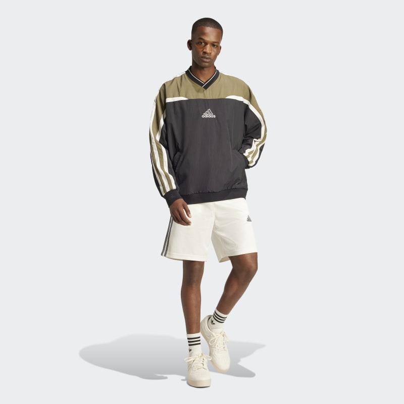 JD5395_5_APPAREL_On-Model_Walking-View_grey.jpg