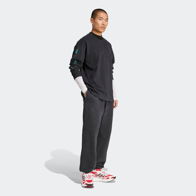 JC8224_4_APPAREL_On Model_Walking View_grey.jpg