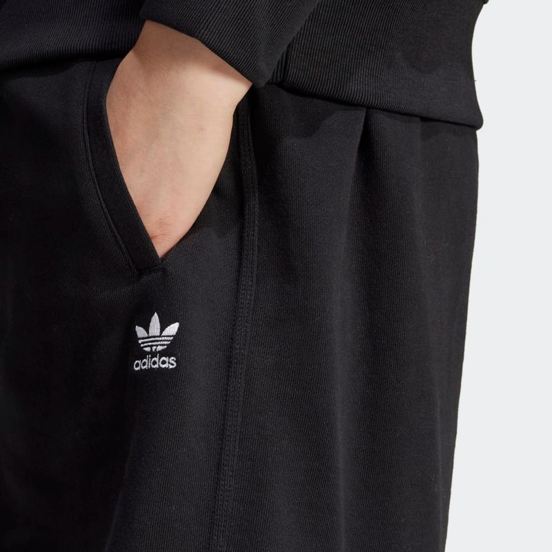 JN4774_5_APPAREL_On Model_Detail View 1_grey.jpg