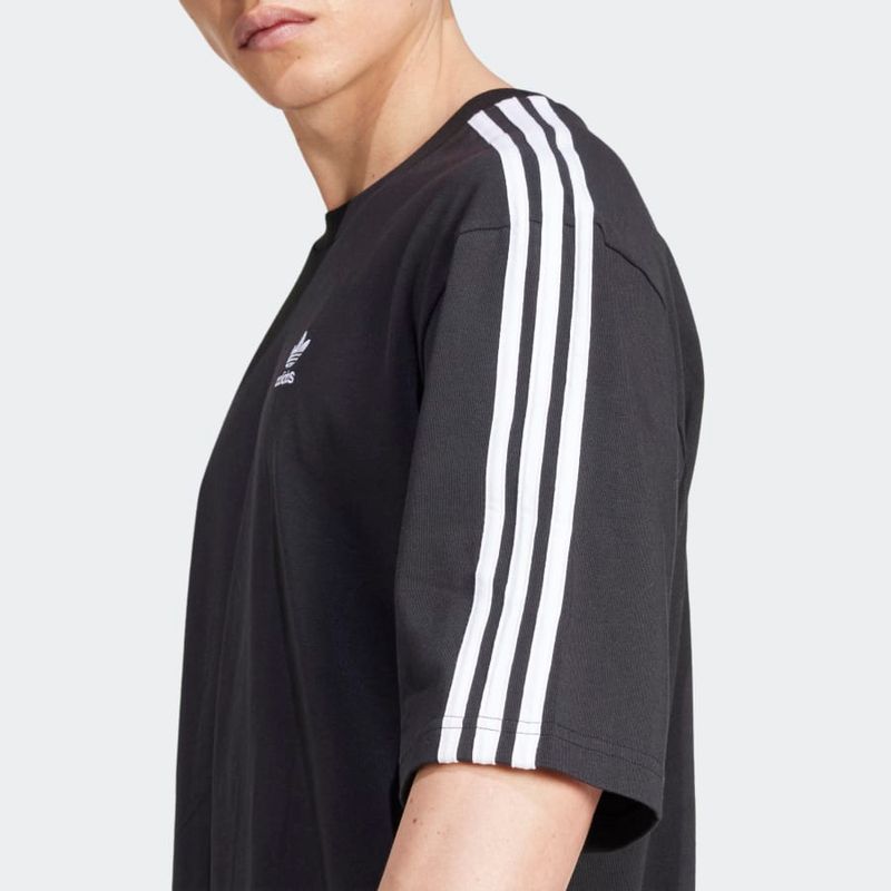 IZ1832_8_APPAREL_On Model_Detail View 2_grey.jpg