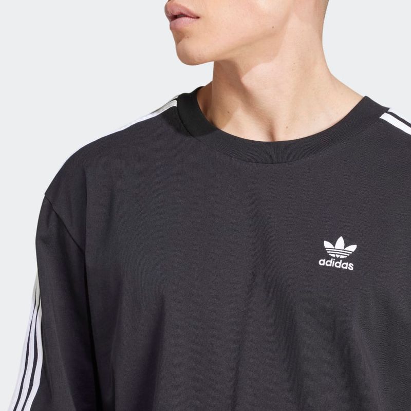 IZ1832_7_APPAREL_On Model_Detail View 1_grey.jpg