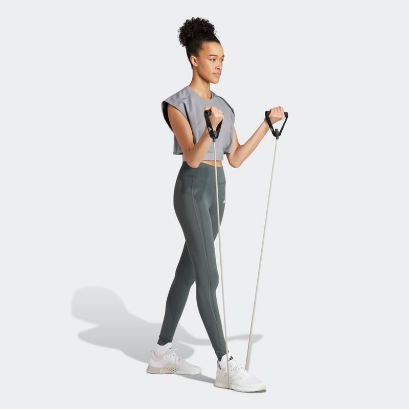 IT6733_6_APPAREL_On Model_Walking View_grey.jpg