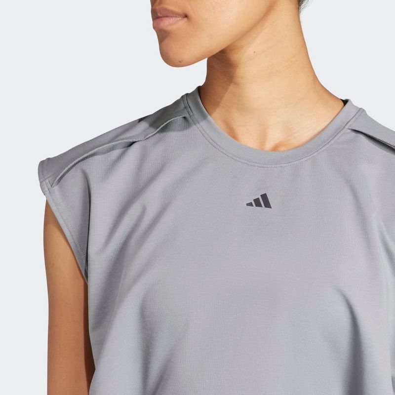 IT6733_7_APPAREL_On Model_Detail View 1_grey.jpg