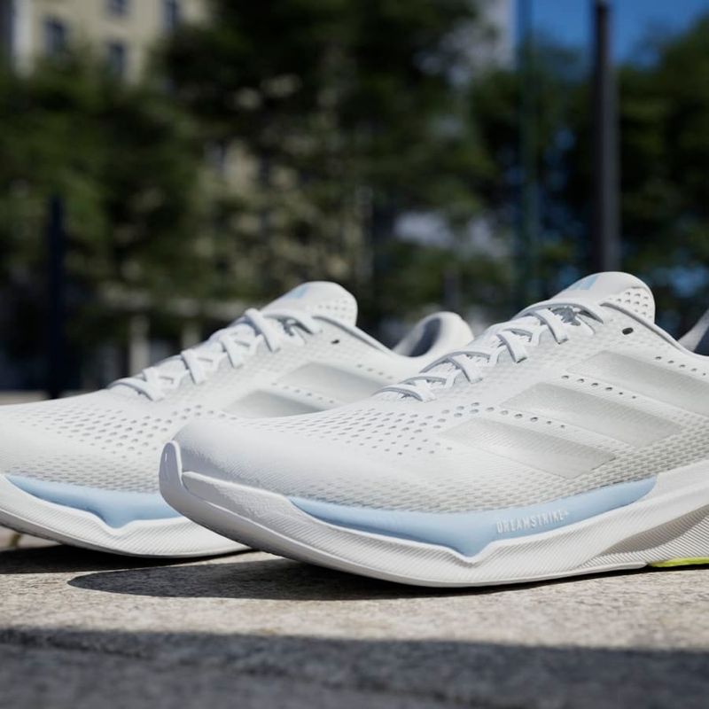 IH8654_21_FOOTWEAR_Photography_HeroMrktng View 9.jpg