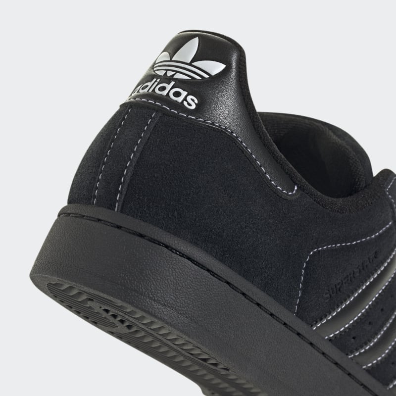 JH5470_8_FOOTWEAR_Photography_Detail-View-1_grey.jpg