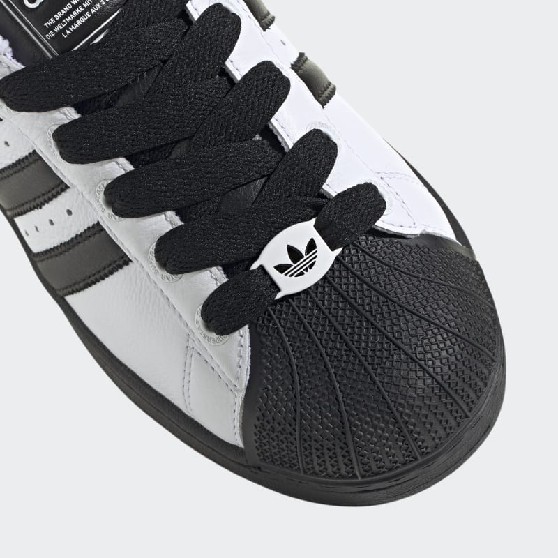 JI0124_9_FOOTWEAR_Photography_Detail-View-2_grey.jpg