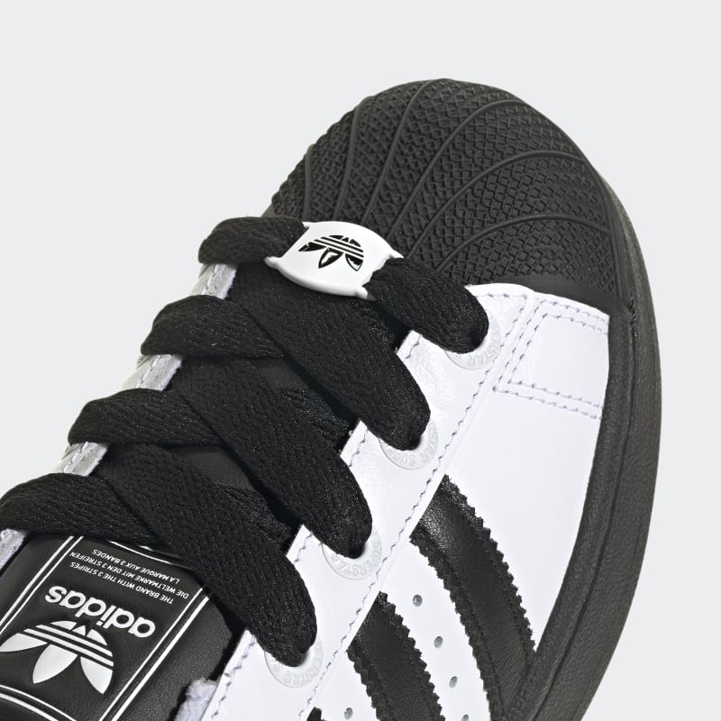 JI0210_8_FOOTWEAR_Photography_Detail View 1_grey.jpg