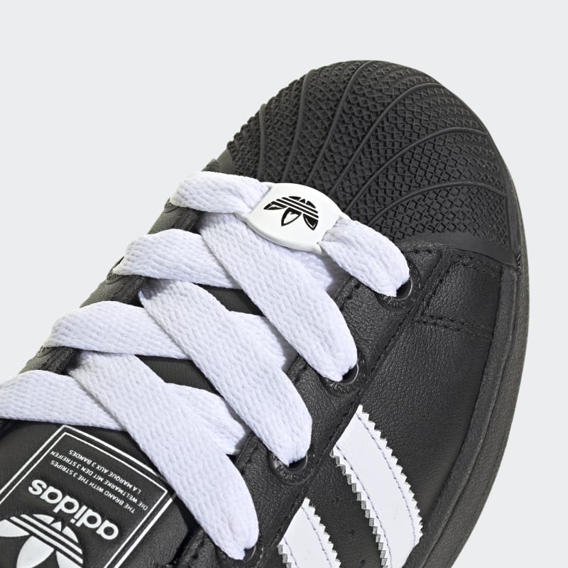 JI0216_8_FOOTWEAR_Photography_Detail View 1_grey.jpg