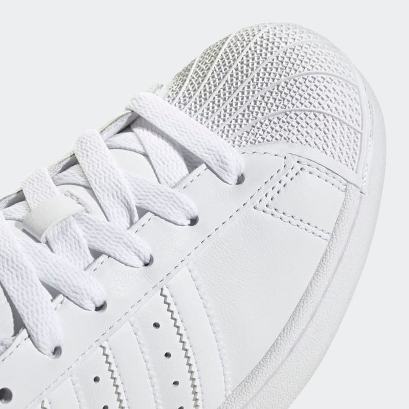 JH7006_9_FOOTWEAR_Photography_Detail View 2_grey.jpg