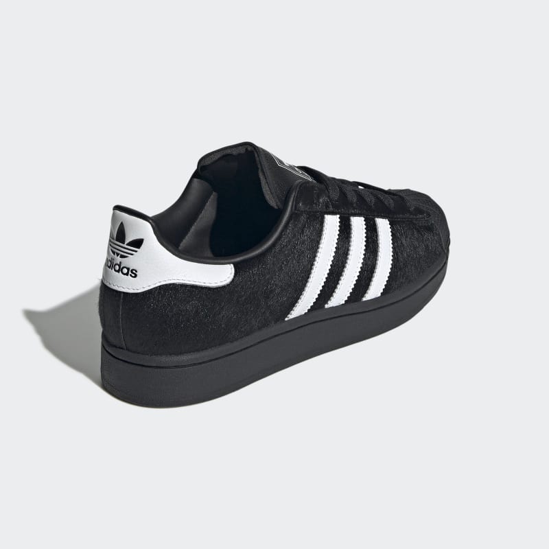 JH9475_7_FOOTWEAR_Photography_Back Lateral Top View_grey.jpg