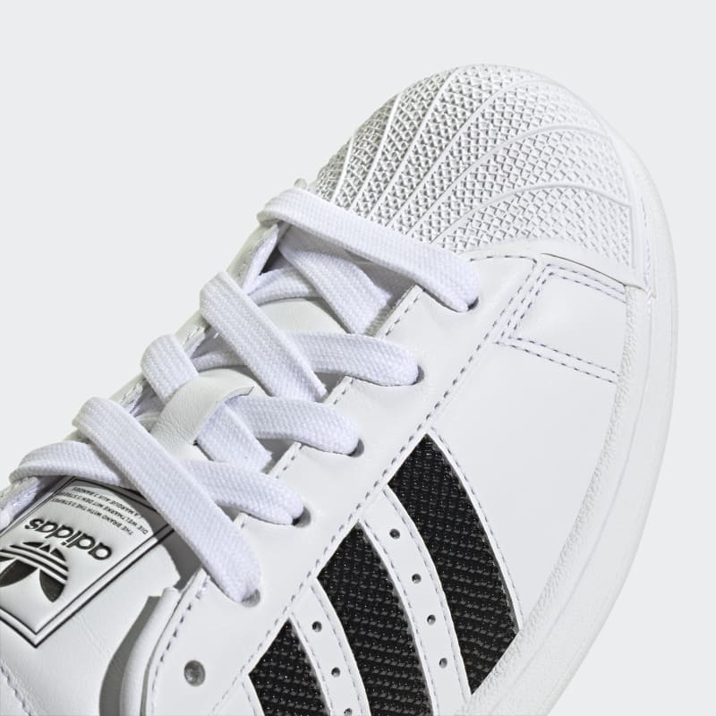 JP9678_8_FOOTWEAR_Photography_Detail-View-1_grey.jpg