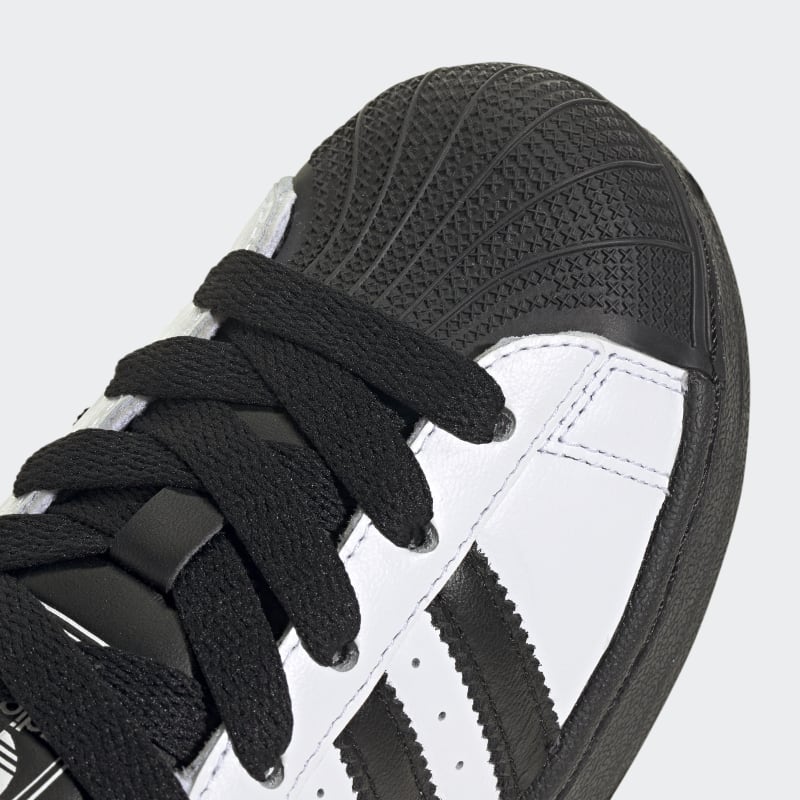 JI0211_8_FOOTWEAR_Photography_Detail View 1_grey.jpg