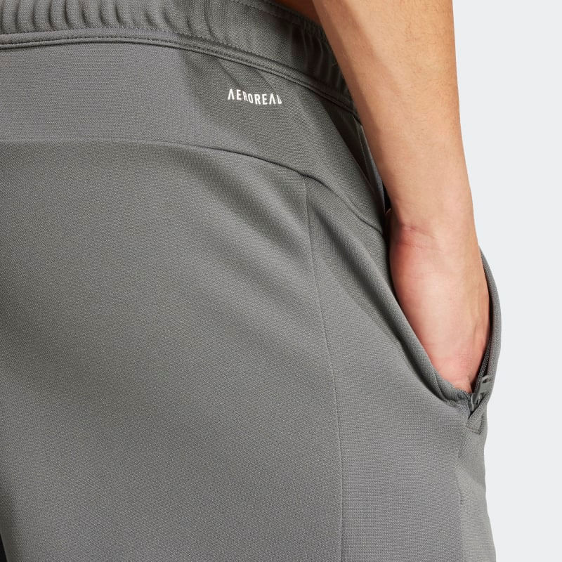 IA3902_7_APPAREL_On Model_Detail View 2_grey.jpg