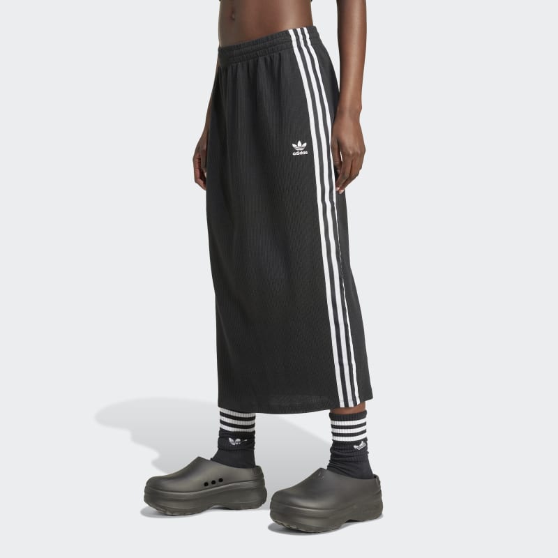 IY7279_3_APPAREL_On Model_Standard View_grey.jpg