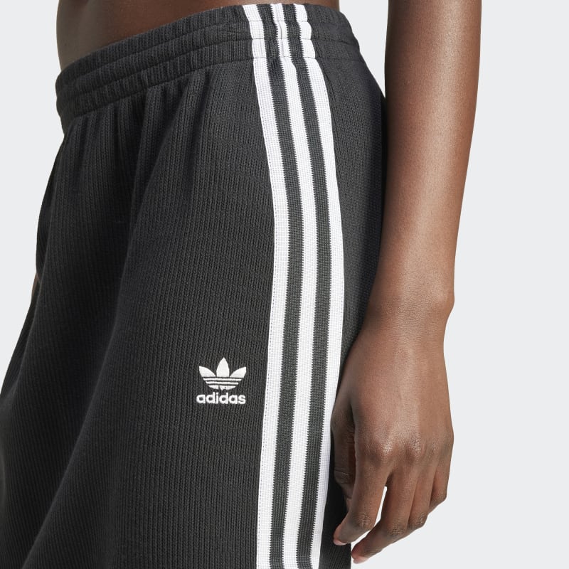 IY7279_6_APPAREL_On Model_Detail View 1_grey.jpg