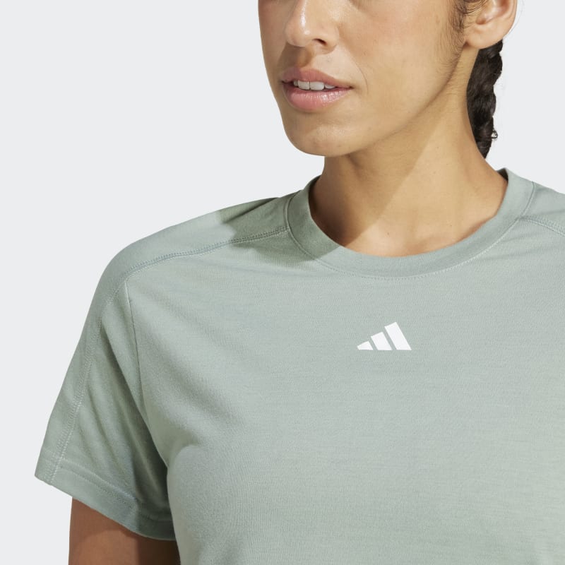 JC9531_5_APPAREL_On Model_Detail View 1_grey.jpg