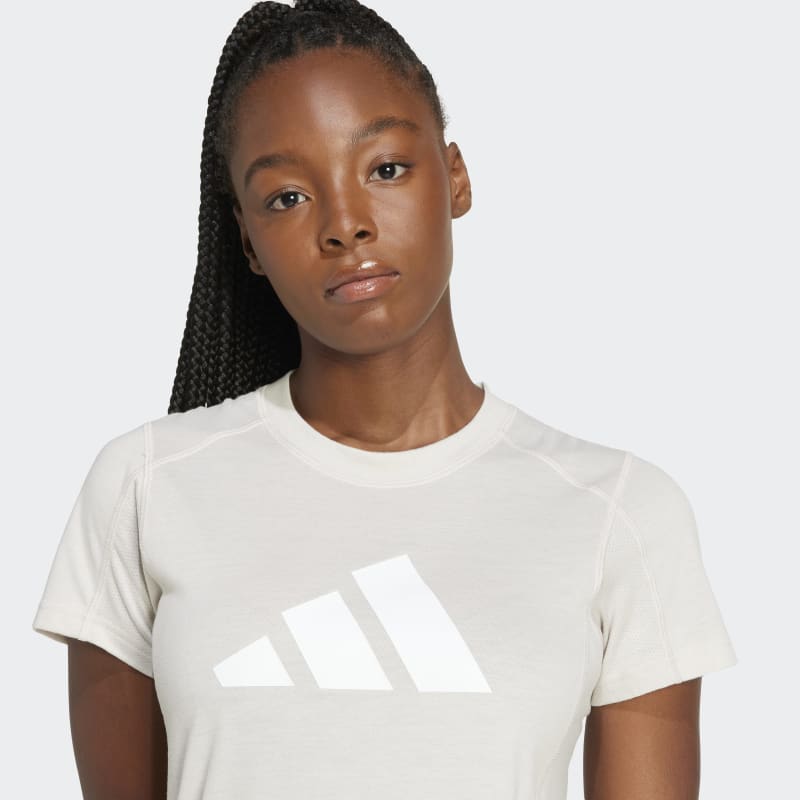 JC9594_6_APPAREL_On Model_Detail View 1_grey.jpg