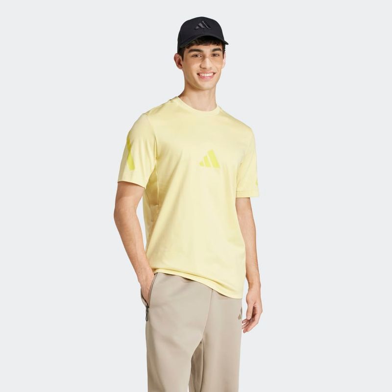 JD5981_4_APPAREL_On-Model_Walking-View_grey.jpg