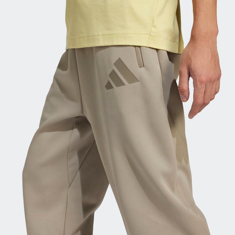 JC6716_8_APPAREL_On-Model_Detail-View-2_grey.jpg