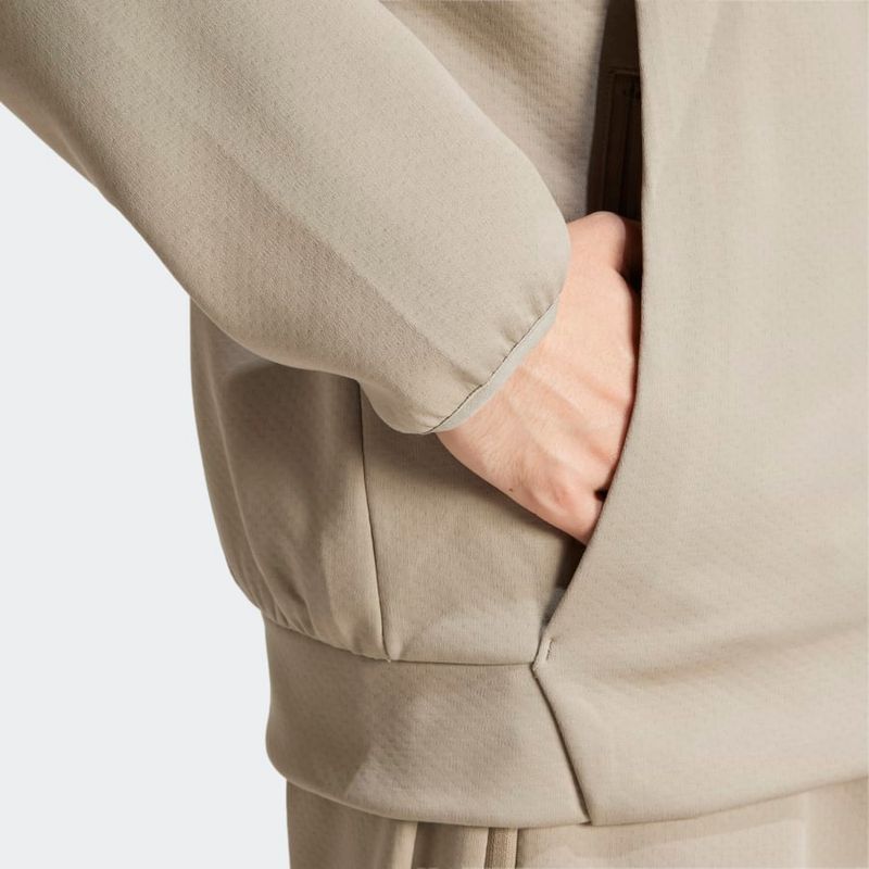 JC5495_7_APPAREL_On-Model_Detail-View-2_grey.jpg