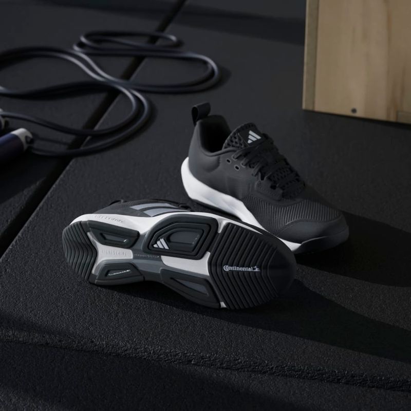IH5256_17_FOOTWEAR_Photography_HeroMrktng-View-4.jpg