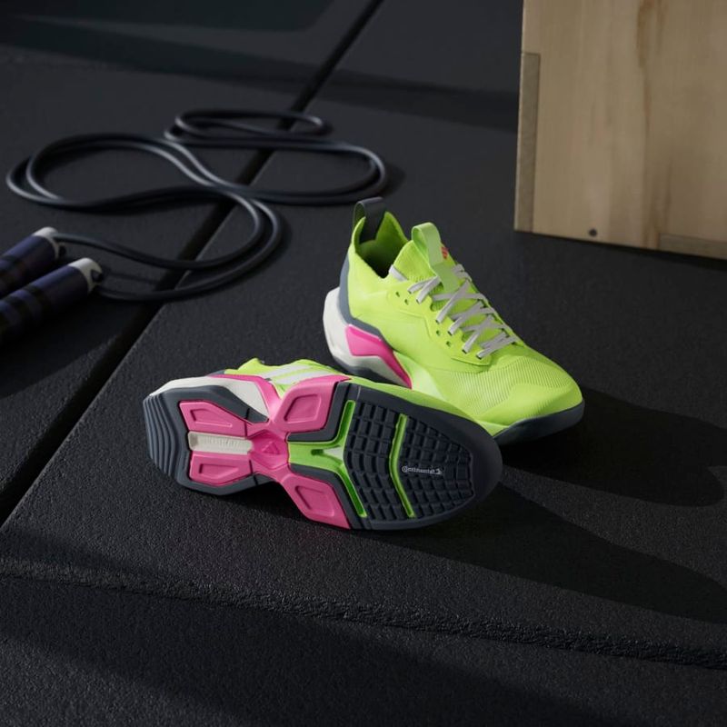 JI3904_16_FOOTWEAR_Photography_HeroMrktng-View-4.jpg